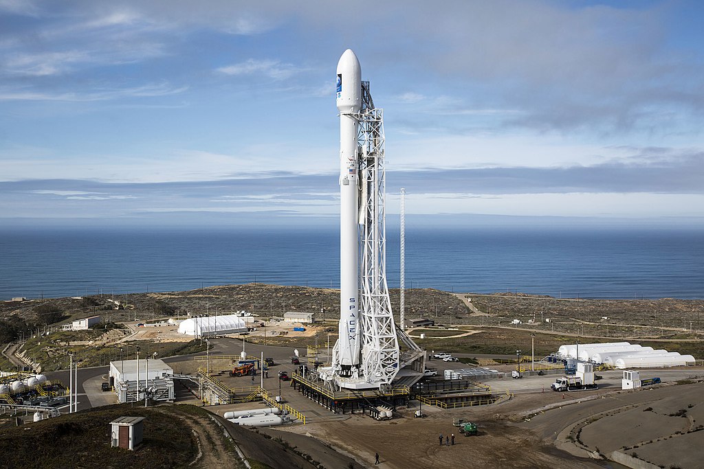 2016_Falcon_9_at_Vandenberg_Air_Force_Base