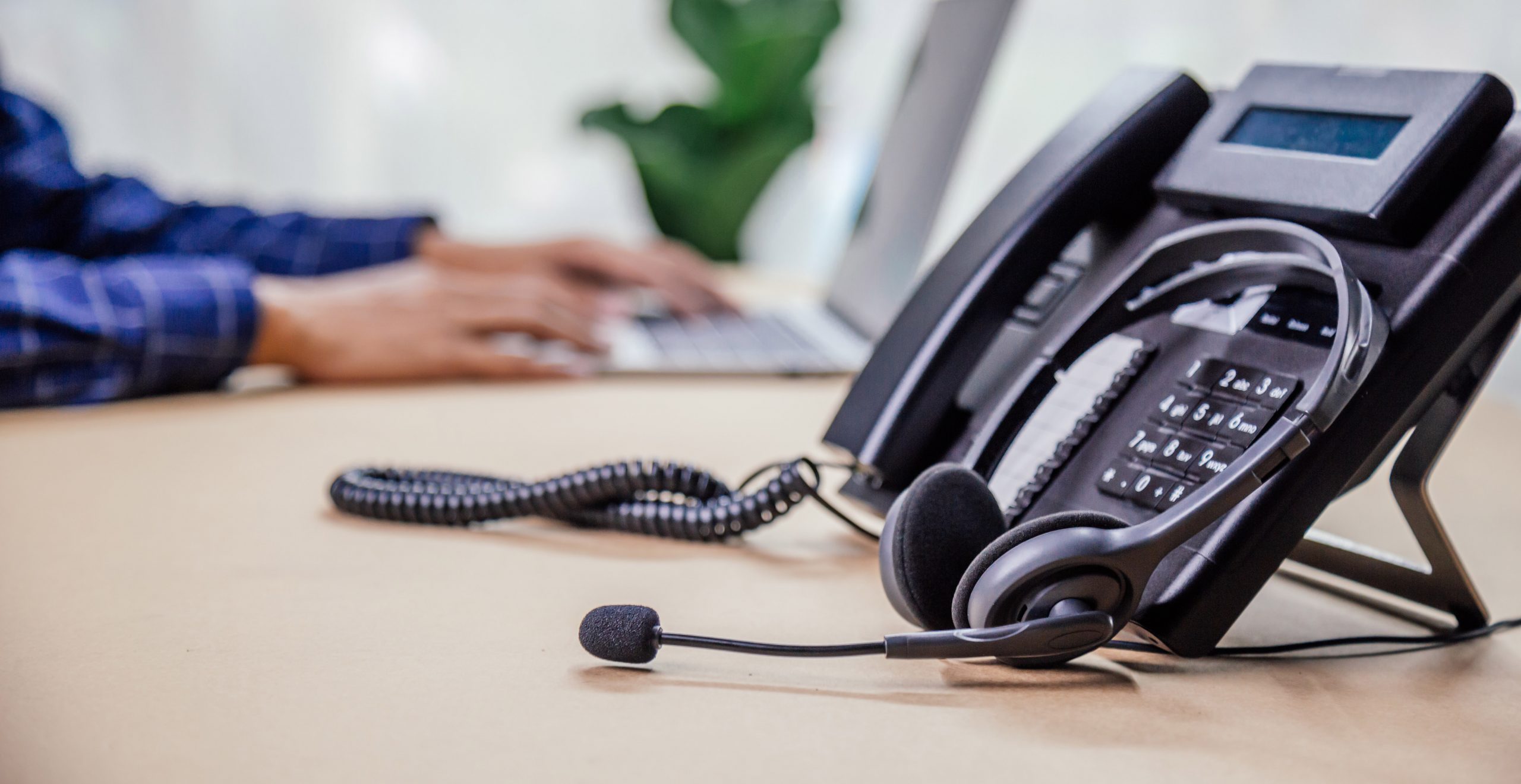 Communication support, call center and customer service help des