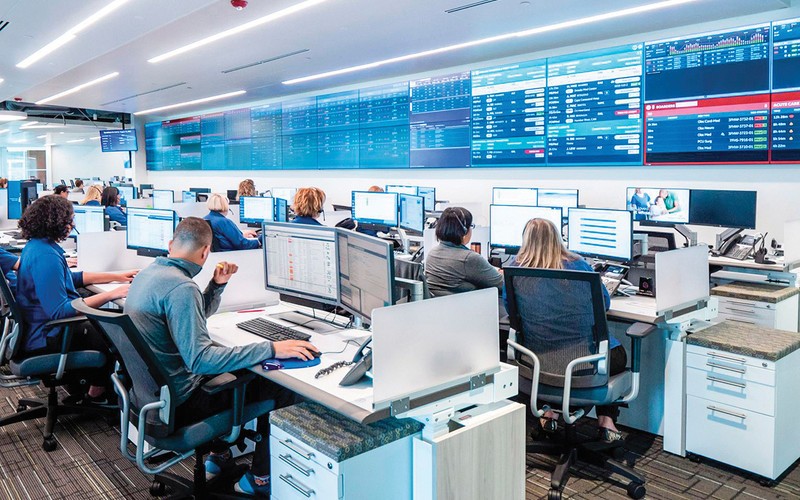 Command-Center-with-people