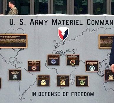 Luther_Strange_at_Redstone_Arsenal_C5UR_q_W8AEA5w9